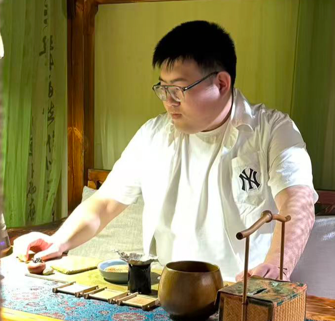 赵碧乾（副会长）